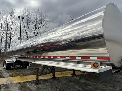 Walker 6,400 G / AIR RIDE / LIFT AXLE Food Grade Tanker Trailer