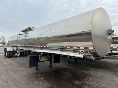 Walker FOOD GRADE / AIR RIDE / 6200G Food Grade Tanker Trailer