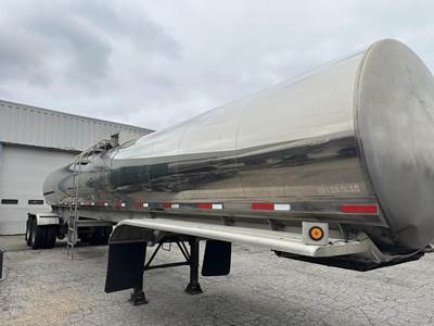 Walker FOOD GRADE / AIR RIDE / 6200G Food Grade Tanker Trailer