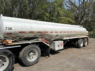 Heil Tandem Axle Stainless Steel Fuel Tanker Trailer - Air Ride