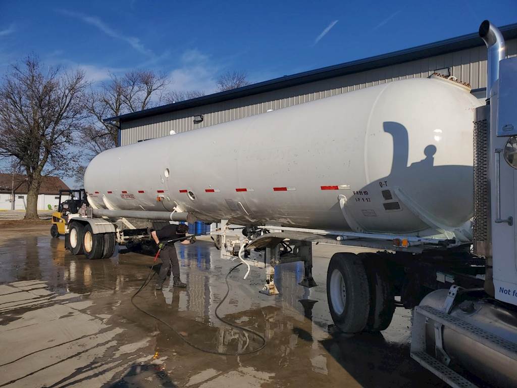 1970 Lubbock MC331 / 10,400G / 265PSI Industrial Gas Tank Trailer For