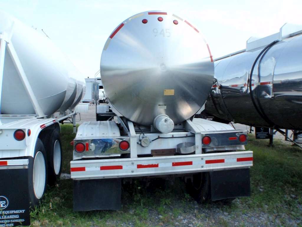 1983 Walker 6000G, REAR UNLOAD Sanitary / Edible Tank Trailer For Sale