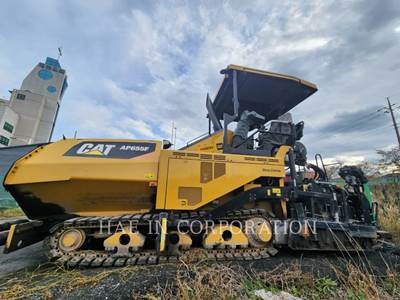 Caterpillar AP-655F Asphalt Paver