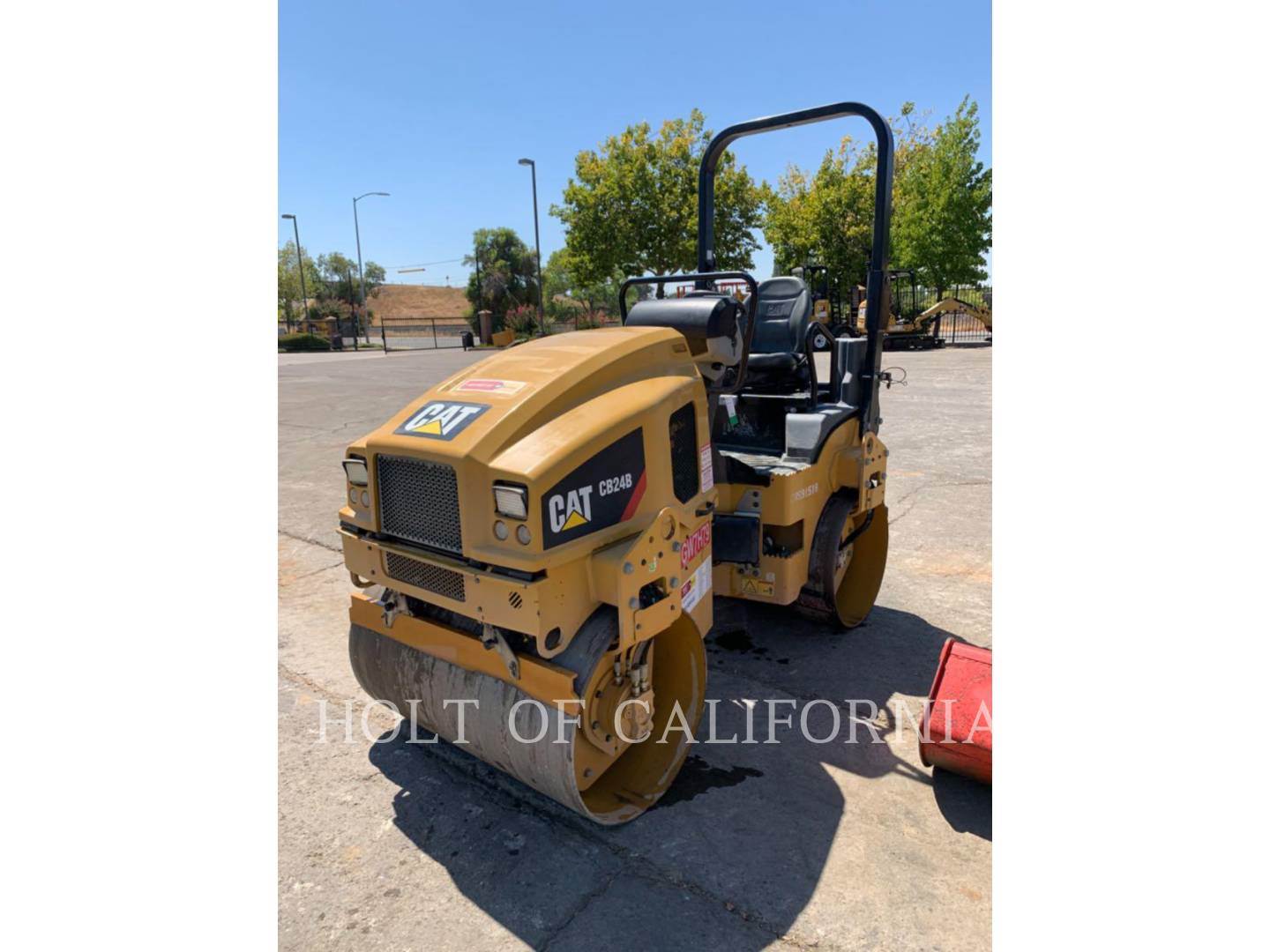 2020 Caterpillar CB24 Smooth Drum Roller Compactor For Sale, 903 Hours