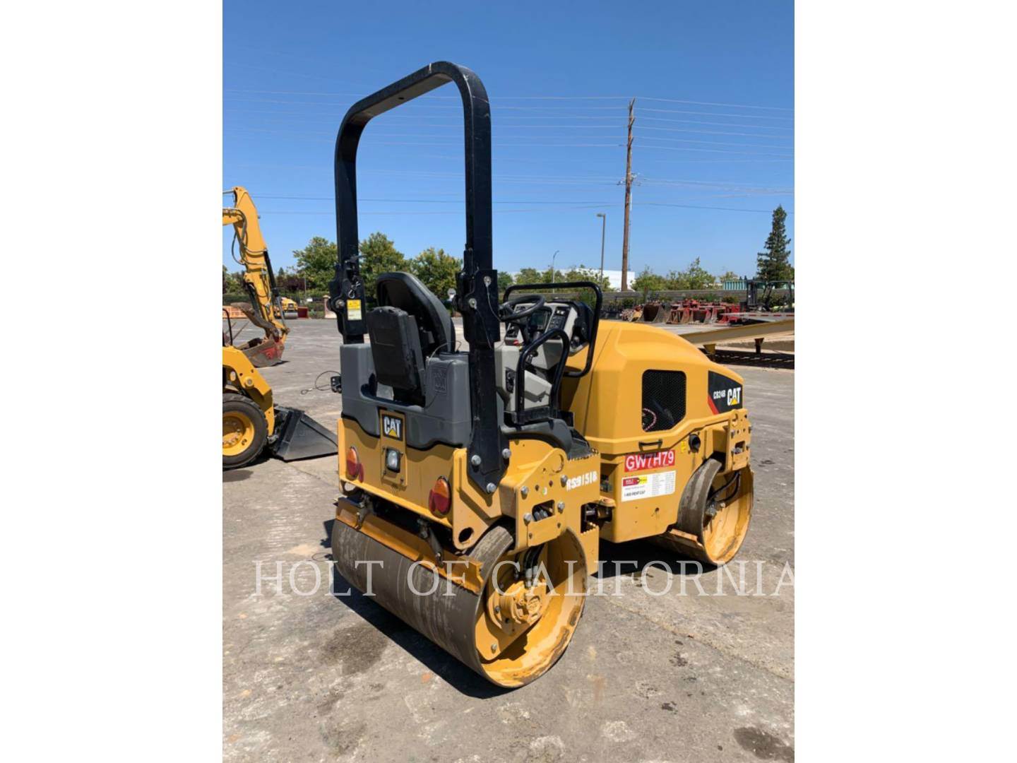 2020 Caterpillar CB24 Smooth Drum Roller Compactor For Sale, 903 Hours