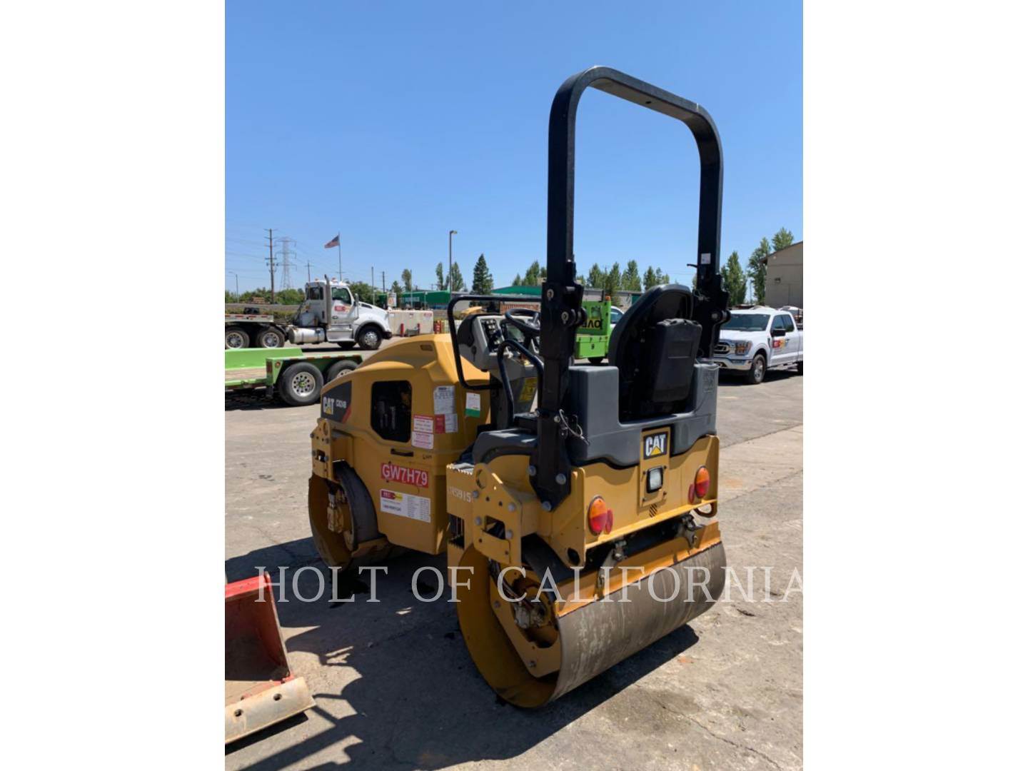2020 Caterpillar CB24 Smooth Drum Roller Compactor For Sale, 903 Hours