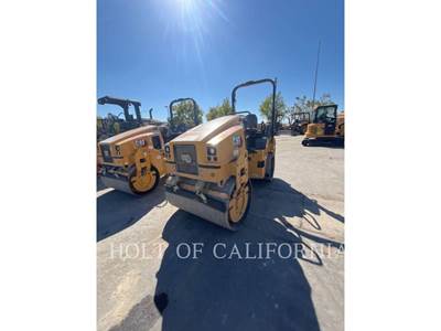Caterpillar CB4.0 Smooth Drum Roller Compactor