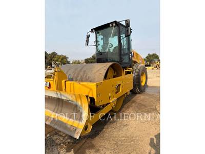 Caterpillar CS56B Smooth Drum Roller Compactor