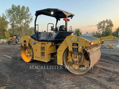 Caterpillar CB13 Tandem Vibratory Roller
