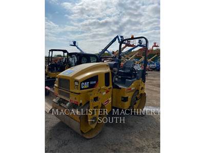 Caterpillar CB34B Smooth Drum Roller Compactor