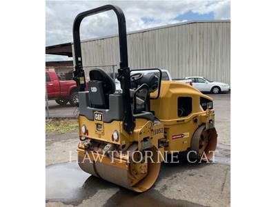 2016 Caterpillar CB24B Tandem Vibratory Roller Compactor For Sale, 953 ...