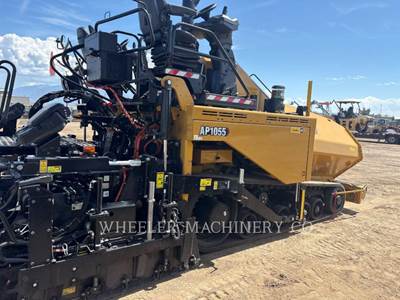 Caterpillar AP-1055 Asphalt Paver