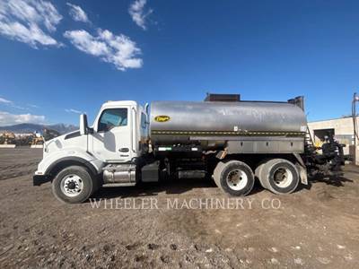 Etnyre DIST 3500 Material Transfer Vehicle