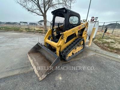 Caterpillar 239D3 Compact Track Loader