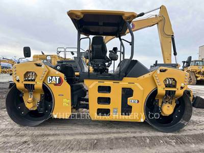Caterpillar CB10 Smooth Drum Roller Compactor