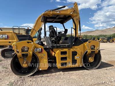 Caterpillar CB10 Smooth Drum Roller Compactor