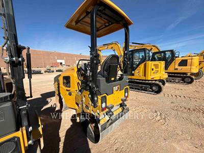 Caterpillar CB2.5 Smooth Drum Roller Compactor
