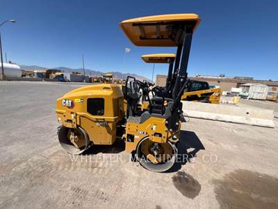 Caterpillar CB2.5 Smooth Drum Roller Compactor