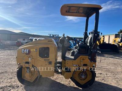 Caterpillar CB2.5 Smooth Drum Roller Compactor
