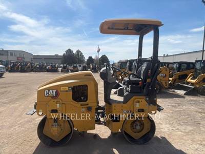 Caterpillar CB2.5 Smooth Drum Roller Compactor