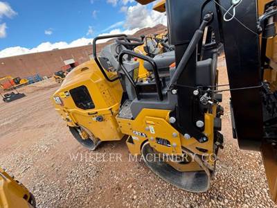 Caterpillar CB2.5 Smooth Drum Roller Compactor