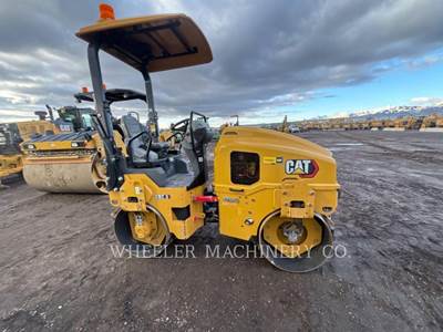 Caterpillar CB2.5 Smooth Drum Roller Compactor
