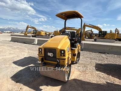 Caterpillar CB2.5 GC Smooth Drum Roller Compactor