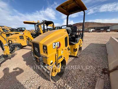 Caterpillar CB2.5 GC Smooth Drum Roller Compactor