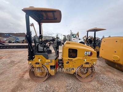 Caterpillar CB2.5 GC Smooth Drum Roller Compactor