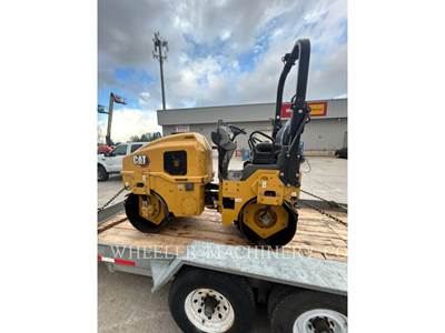 Caterpillar CB2.5 GC Smooth Drum Roller Compactor