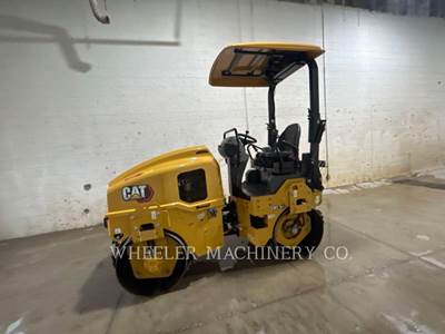 Caterpillar CB2.5 GC Smooth Drum Roller Compactor