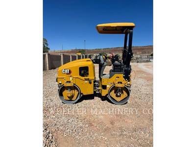 Caterpillar CB2.5 GC Smooth Drum Roller Compactor