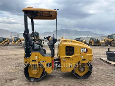 Caterpillar CB2.5 GC Smooth Drum Roller Compactor