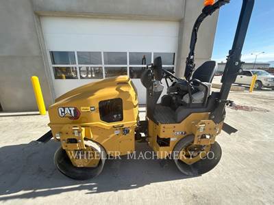 Caterpillar CB2.7 Smooth Drum Roller Compactor