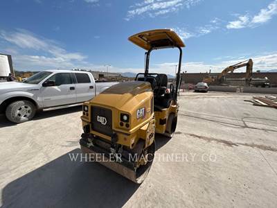 Caterpillar CB2.7 Smooth Drum Roller Compactor