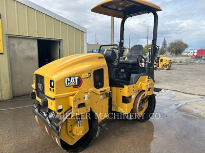 Caterpillar CB2.7 Smooth Drum Roller Compactor