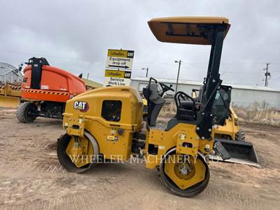 Caterpillar CB2.7 Smooth Drum Roller Compactor