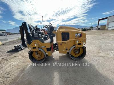 Caterpillar CB2.7 Smooth Drum Roller Compactor