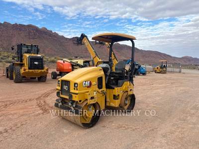 Caterpillar CB2.7 Smooth Drum Roller Compactor