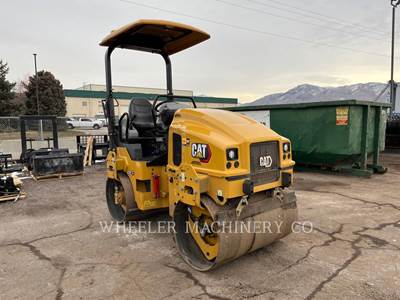 Caterpillar CB2.7 GC Smooth Drum Roller Compactor