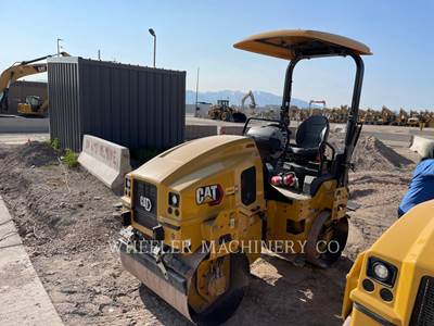 Caterpillar CB2.7 GC Smooth Drum Roller Compactor