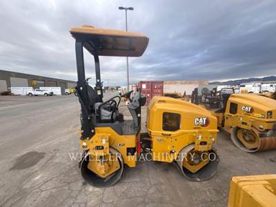 Caterpillar CB2.7 GC Smooth Drum Roller Compactor