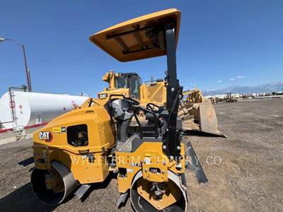 Caterpillar CB2.7 GC Smooth Drum Roller Compactor