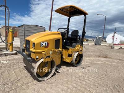 Caterpillar CB2.7 GC Smooth Drum Roller Compactor