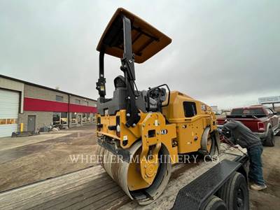 Caterpillar CB4.0 Smooth Drum Roller Compactor