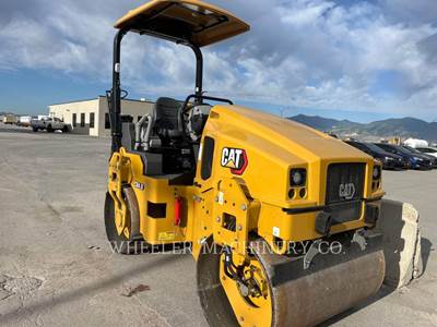Caterpillar CB4.0 Smooth Drum Roller Compactor