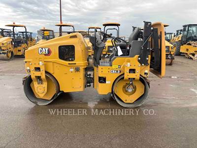 Caterpillar CB4.0 Smooth Drum Roller Compactor