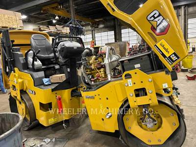 Caterpillar CB4.0 Smooth Drum Roller Compactor