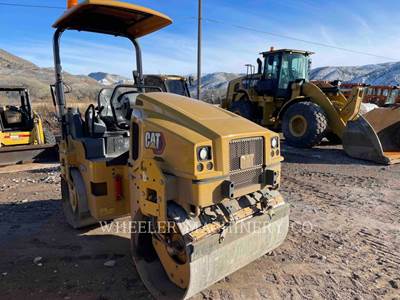 Caterpillar CB4.0 Smooth Drum Roller Compactor