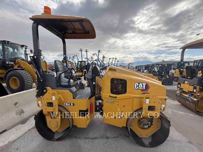 Caterpillar CB4.0 Smooth Drum Roller Compactor